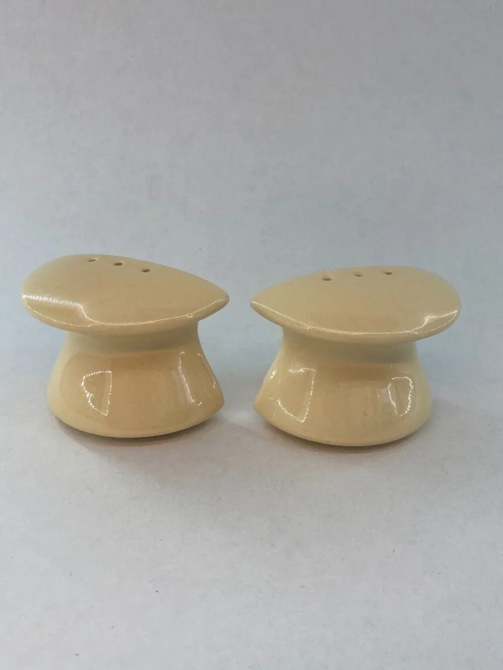 Franciscan Gingersnap Maypole Mushroom Shape Salt & Pepper Shakers Yellow